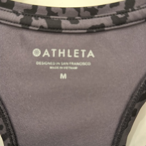 EUC✨ ATHLETA medium grey & black leopard print cropped Shanti yoga top - Picture 3 of 6